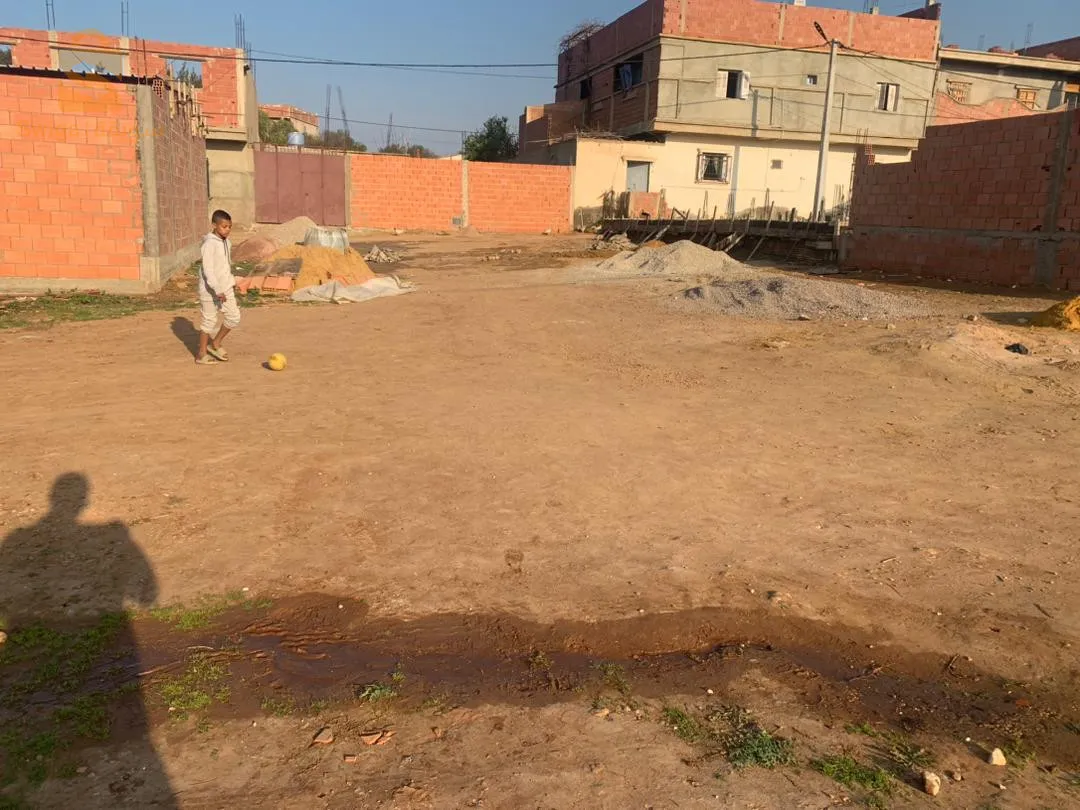 قطعة ارض صالحة للبناء