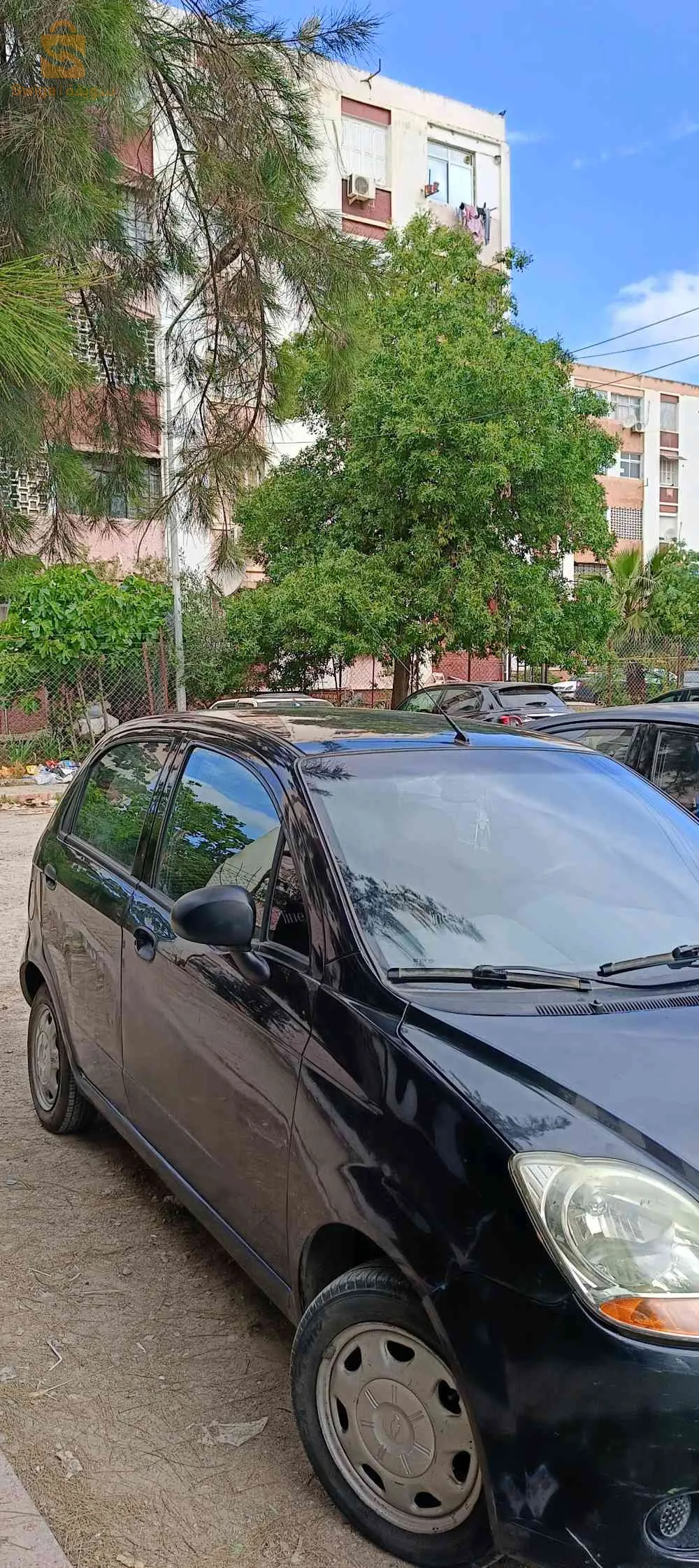 سيارة نظيفة مجمولة تع مدينة