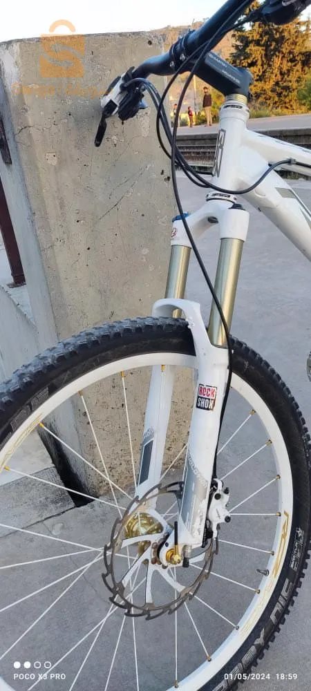 Prix 5m
Vélo RCZ ndifa 9/10 koulch original ta3ha 5asha plaket aryar brQ
Tail M 26