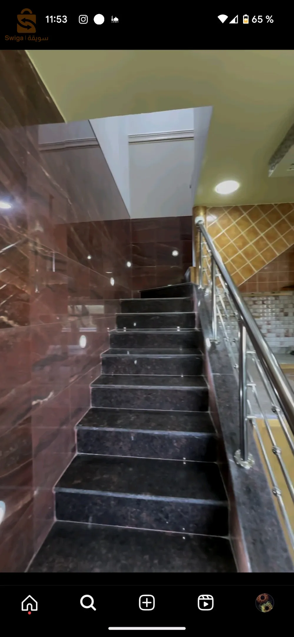 للبيع: دوبلكس F5 بمساحة 160 متر مربع في الجزائر
يقع في وادي رومان، موقع حياة الشوبانية
وصف العقار
المستوى الأول
صالون كبير واسع
غرفة طعام مضيئة
مطبخ مجهز ومفروش بالكامل
حمام عصري
مرحاض مستقل
المستوى الثاني:
ثلاث غرف نوم مريحة
غرفة مكتب صغيرة مع خزنة محصنة
شرفة تطل على غابة بن عكنون
حمام تقليدي كبير للاسترخاء
معدات إضافية
أربع خزائن ملابس واسعة لتخزين أمثل
خزانتي تخزين إضافيتين
خزان مياه لضمان التزويد المستمر بالمياه
سخان ماء
مطبخ مفروش ومجهز بمواد عالية المقاومة
مكيفان هواء
مواقف سيارات متوفرة لركن المركبات بأمان
هذا الدوبلكس يوفر بيئة معيشية استثنائية، تجمع بين الراحة والحداثة، مع إطلالة خلابة وتجهيزات عالية الجودة. لمزيد من المعلومات أو لترتيب زيارة، يرجى الاتصال بنا .
هذه النسخة تقدم تفاصيل أكثر حول كل جانب من جوانب العقار، بينما تبقى واضحة ومفهومة.