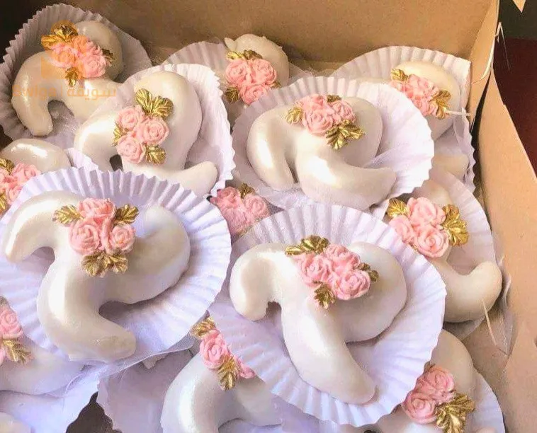 حلويات تقليدية و حلويات جافة صابلي سامبل او بالشكولاته 
طابع مادين مسكوتشو كروكي ...... حسب الطلب