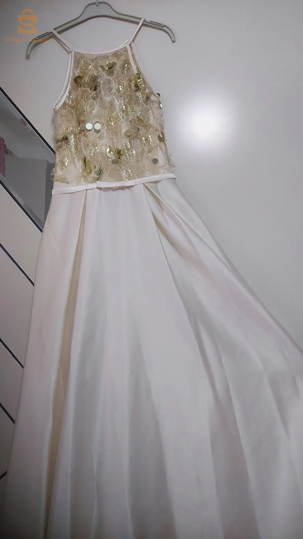 للبيع روب أعراس باللون البنفسجي و ابيض (blanc cassé )