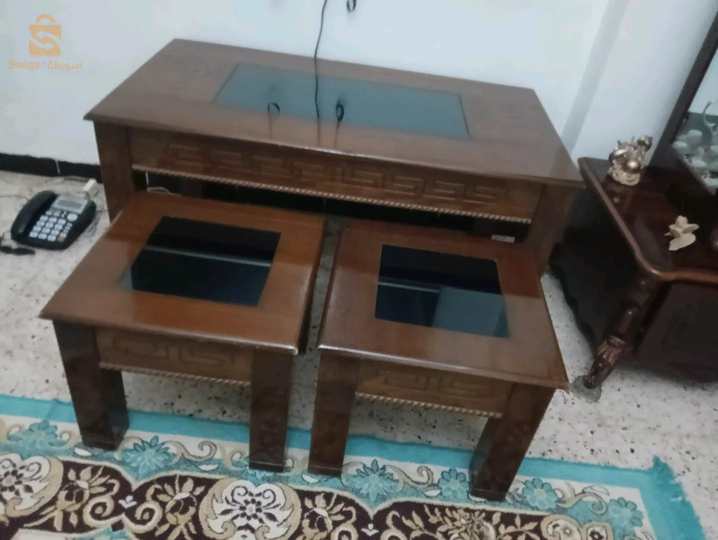 طاولة للصالة