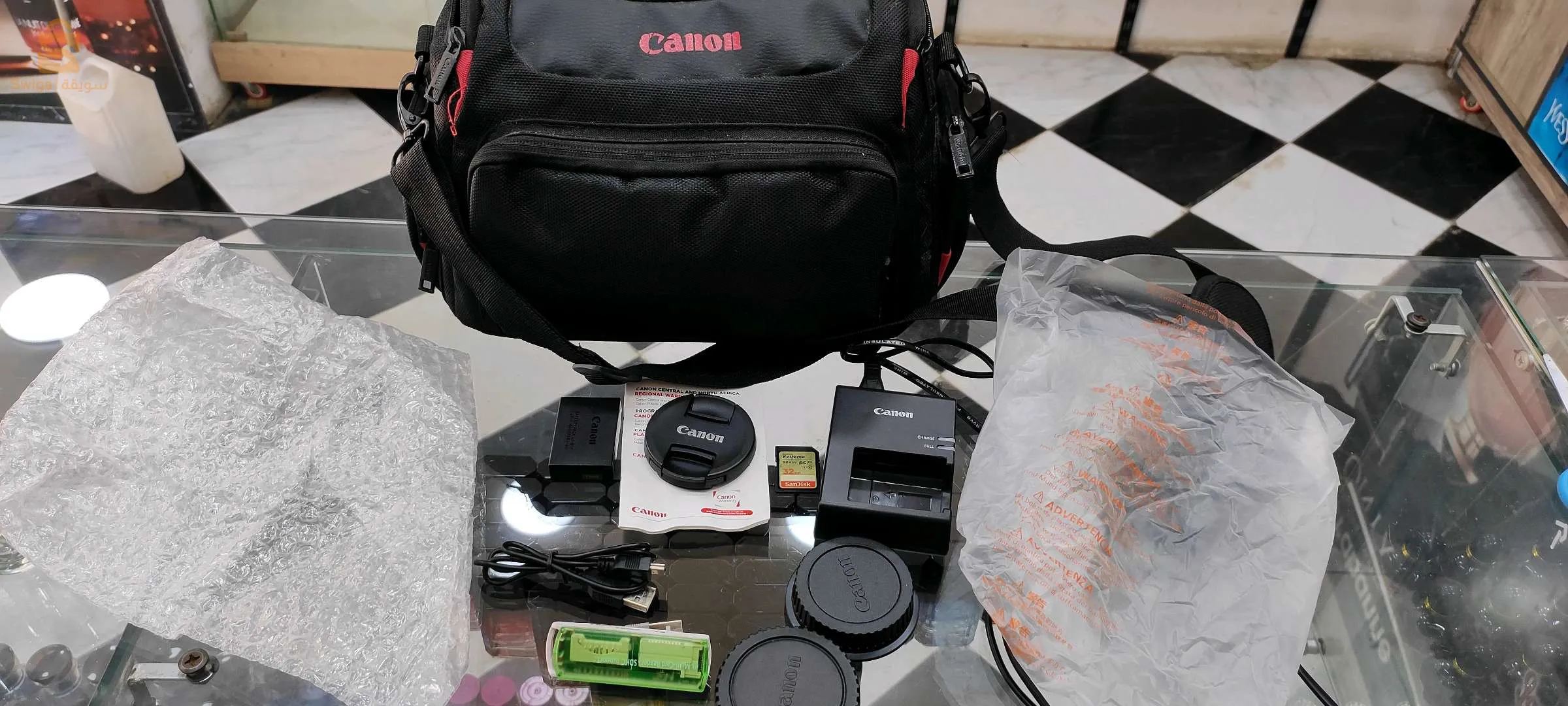 ٱلة تصوير كانون 800D لم تستخدم إلا قليلا حالة جديدة عدد الكبسات 1.6k