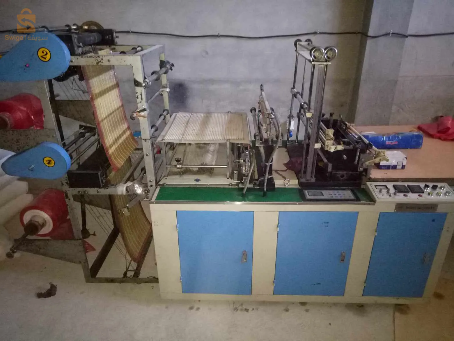 خط انتاج الأكياس البلاستيكية متكون من :
اكستريدوز  extrudeuse  + سودوز soudeuse  + براس presse