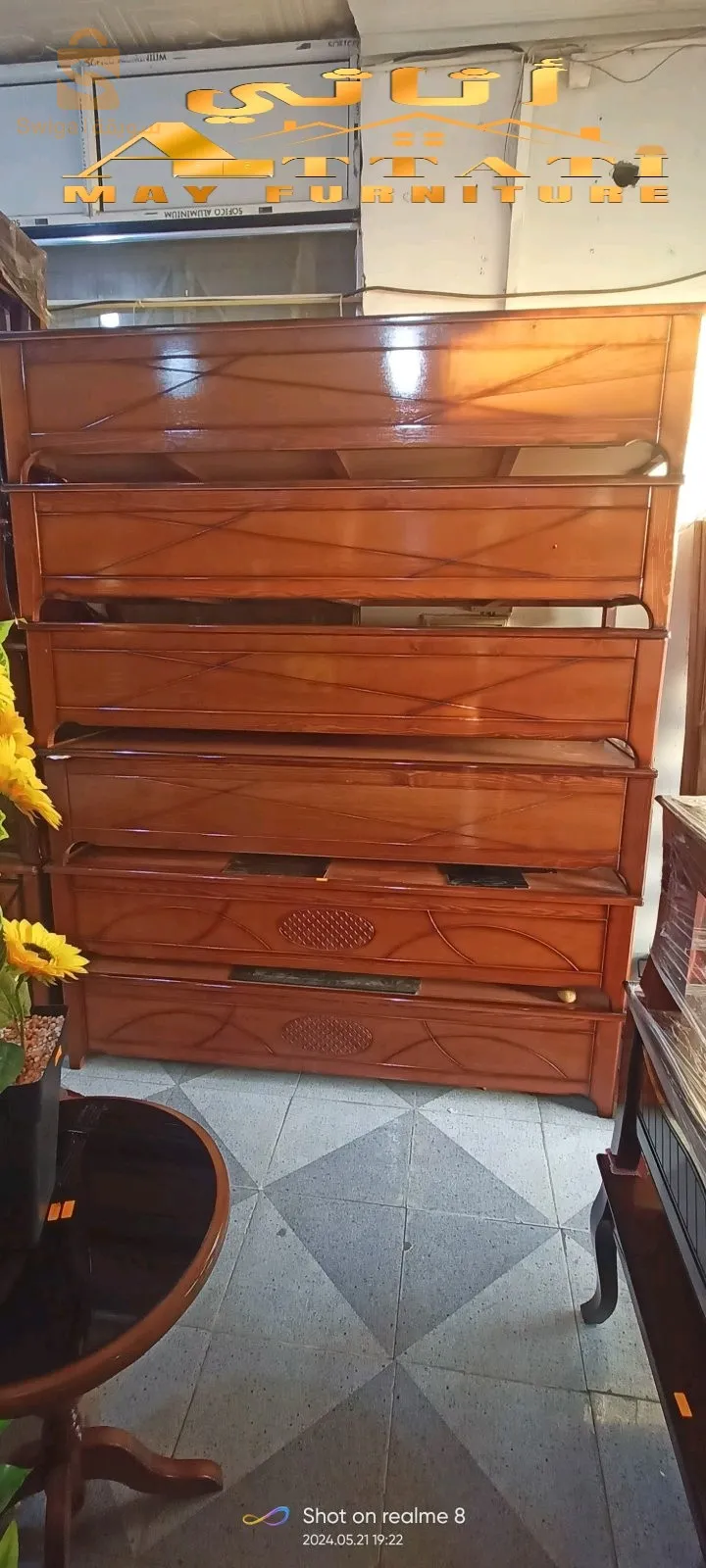 canapé coffret en bois rouge