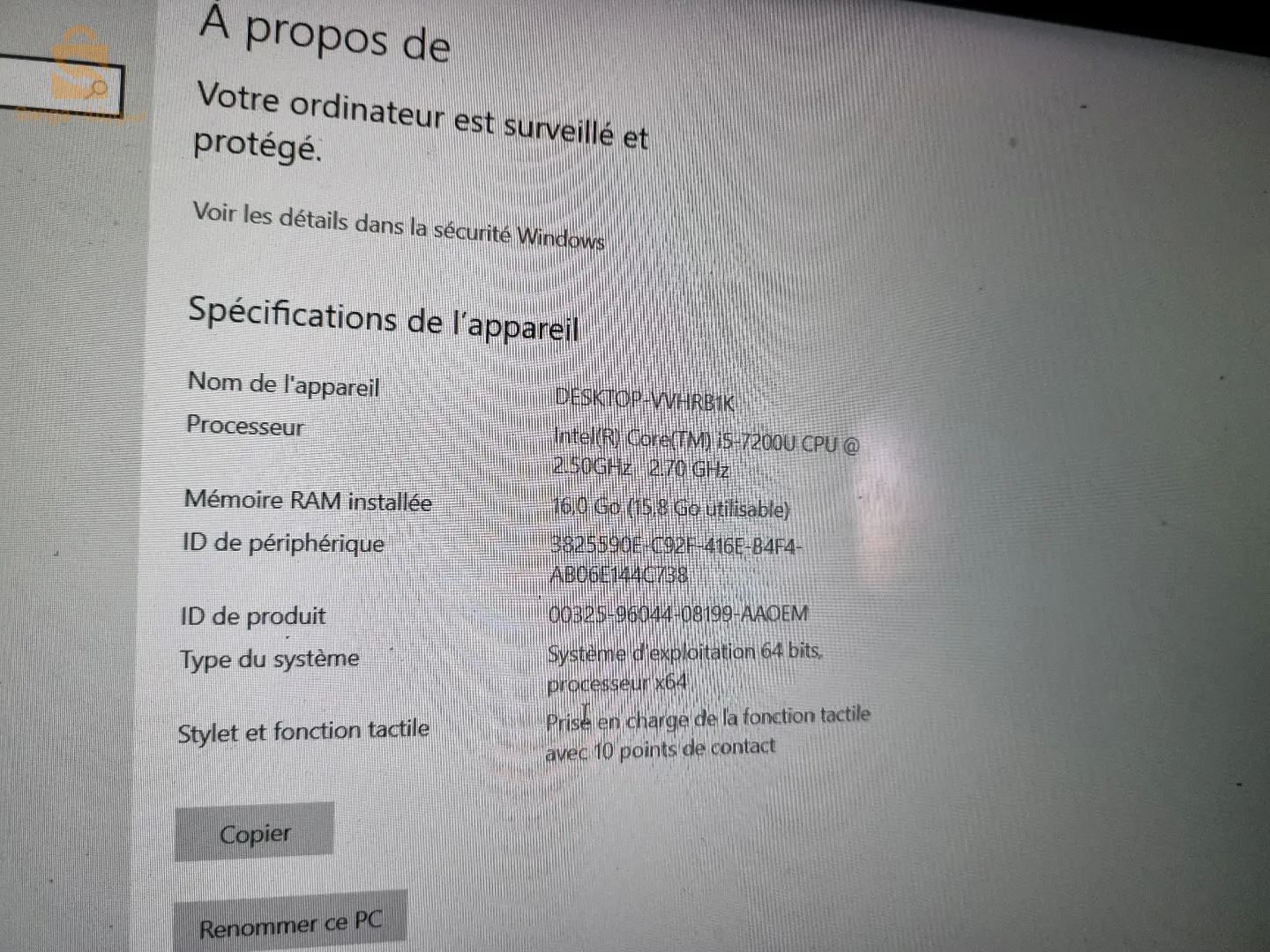 لابتوب lenovo yoga 
Double carte graphique intel, nvidea 
16gb ram
255 ssd 
Ecran tactile 
2h + batterie 
I5 7em gen