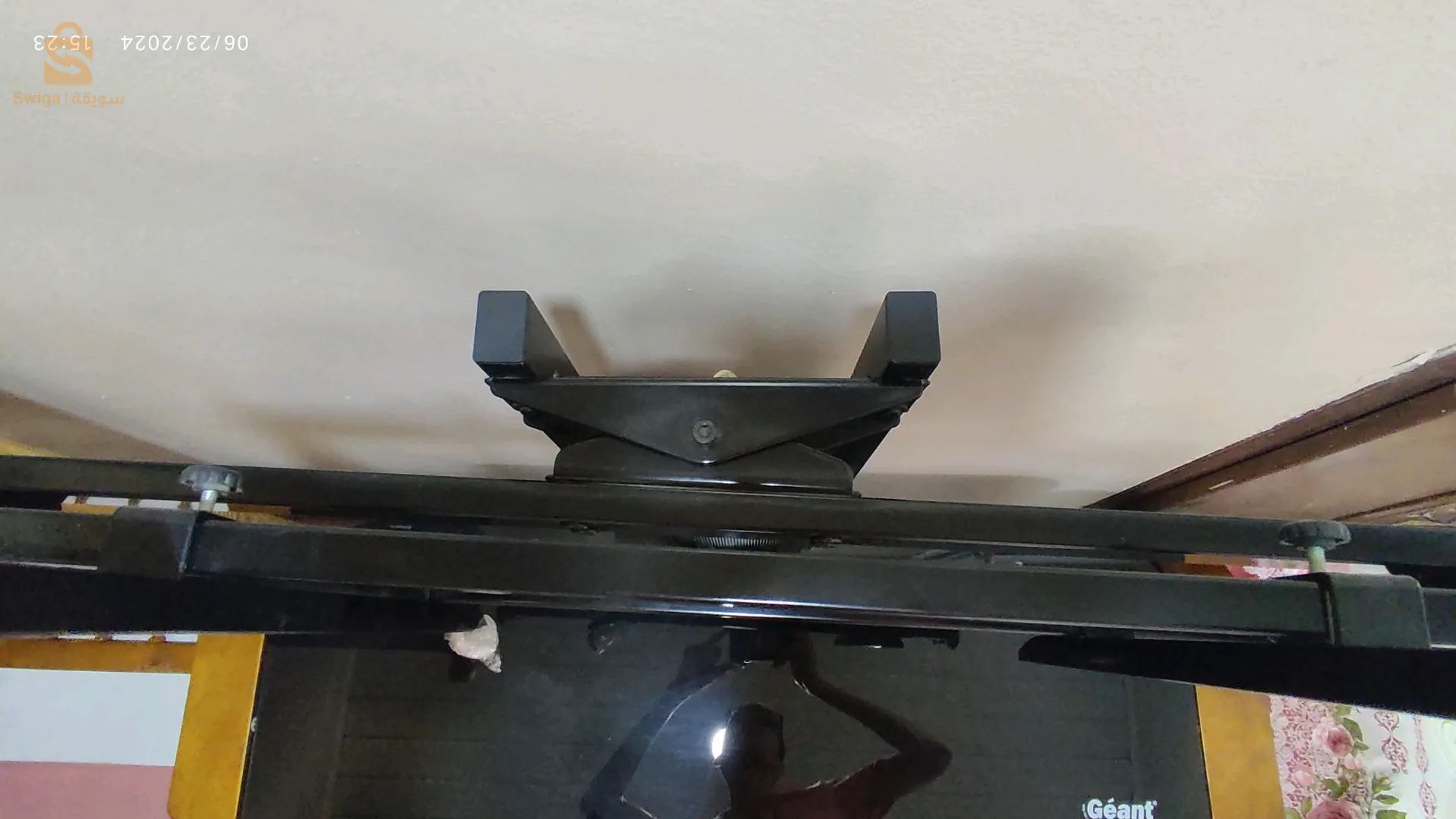 طاولة تلفاز عصرية انيقة من Géant