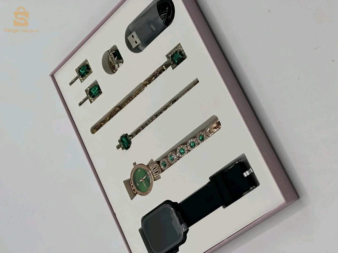 Montre Connectée Smartberry A56 Plus - Écran : 2.02" TFT - Système d'exploitation : Android, IOS - Connectivité : Bluetooth - Capacité de la batterie : 380mAh - Autonomie : 7-14 jours - Boîtier en Alliage de titane - Un meilleur cadeau pour les félicitations - Fonctions : chronographe, THERMOMÈTRE, Calendrier, Télécommande, Suivi du sommeil, Mesure de la vitesse, Suivi de la condition physique - Etanche IP68- Chargement sans fil - Poids : 207 g - Dimensions : 15 x 10 x 11 cm