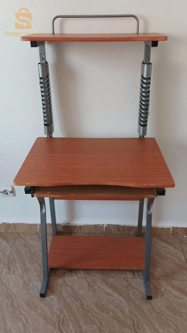 Table PC bois bon état نقية شابة bon prix مرحبا بكم ✅ 😍