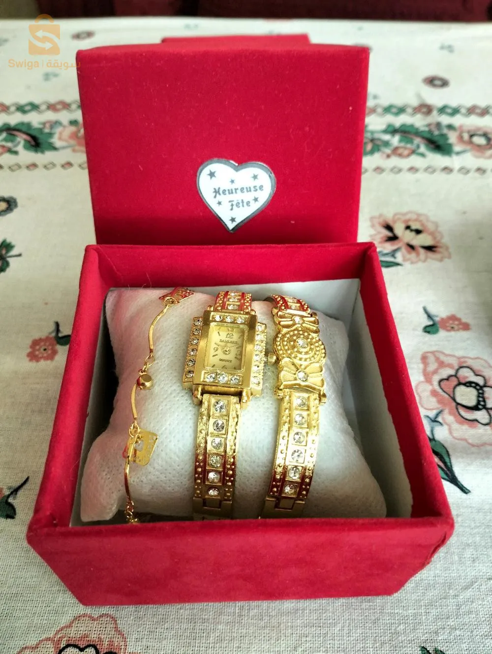 ساعات نسائية