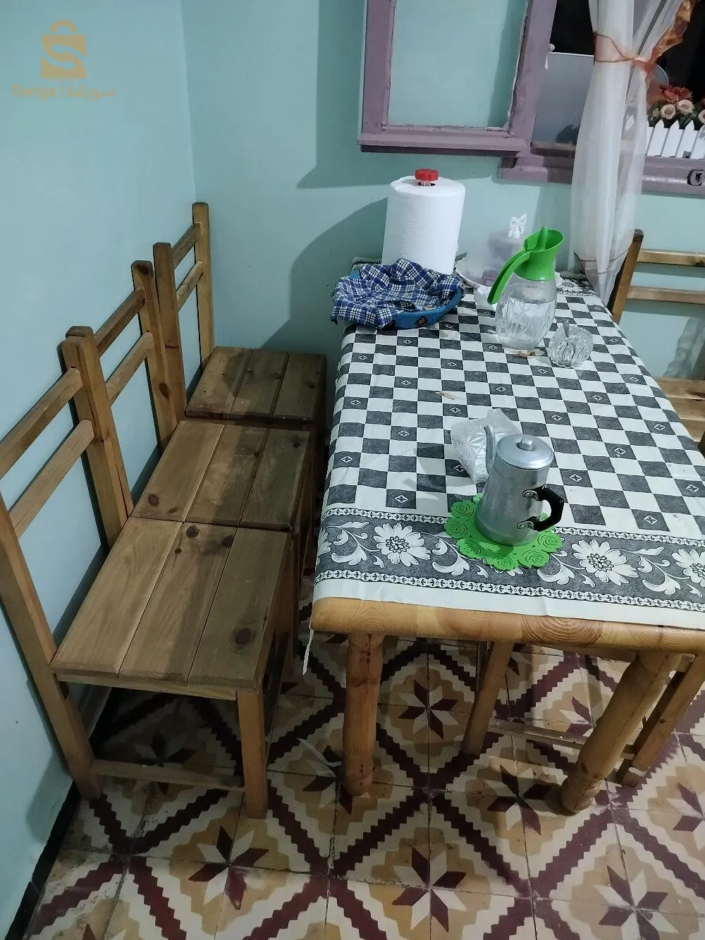 طاولة اكل  مع خمسة(05) كراسي 
 رقم الهاتف 0698091791