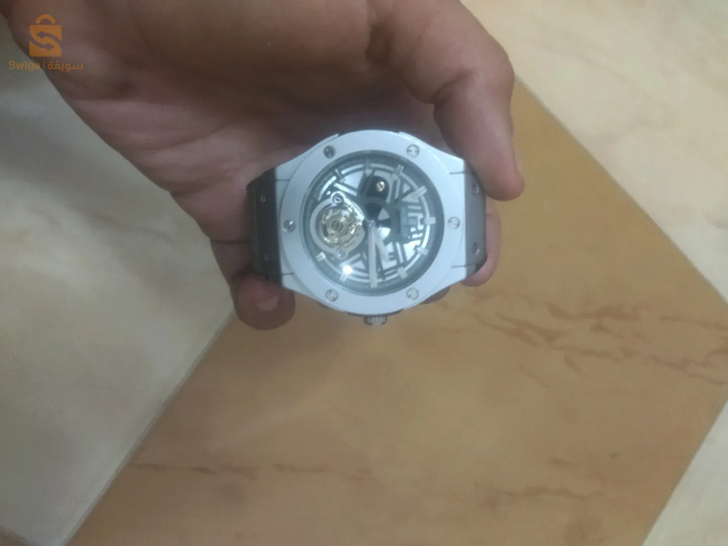 ساعة هيبلو شابة بزاف