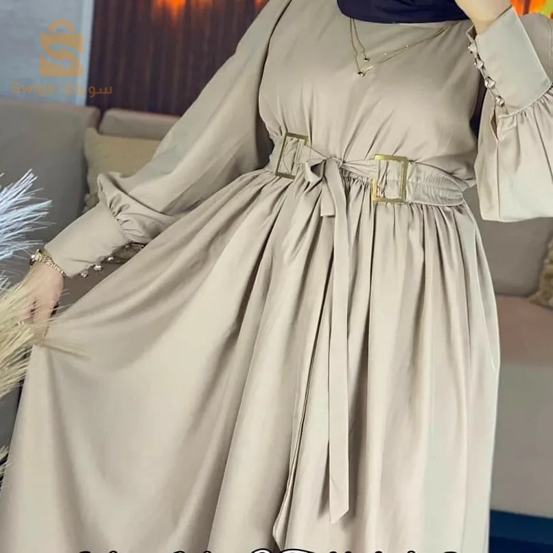 hijab caché dans le tissu prada