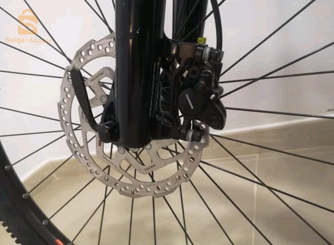 السلام عليكم كاين vélo électrique حاجة شابة نقية مشاء الله بيها بشارجار تاعها 2 AH