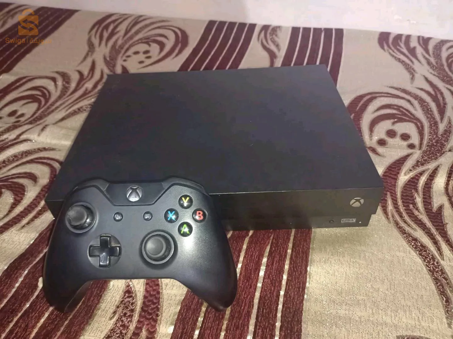 Xbox one x 1tb avec Manette original étet 9/10