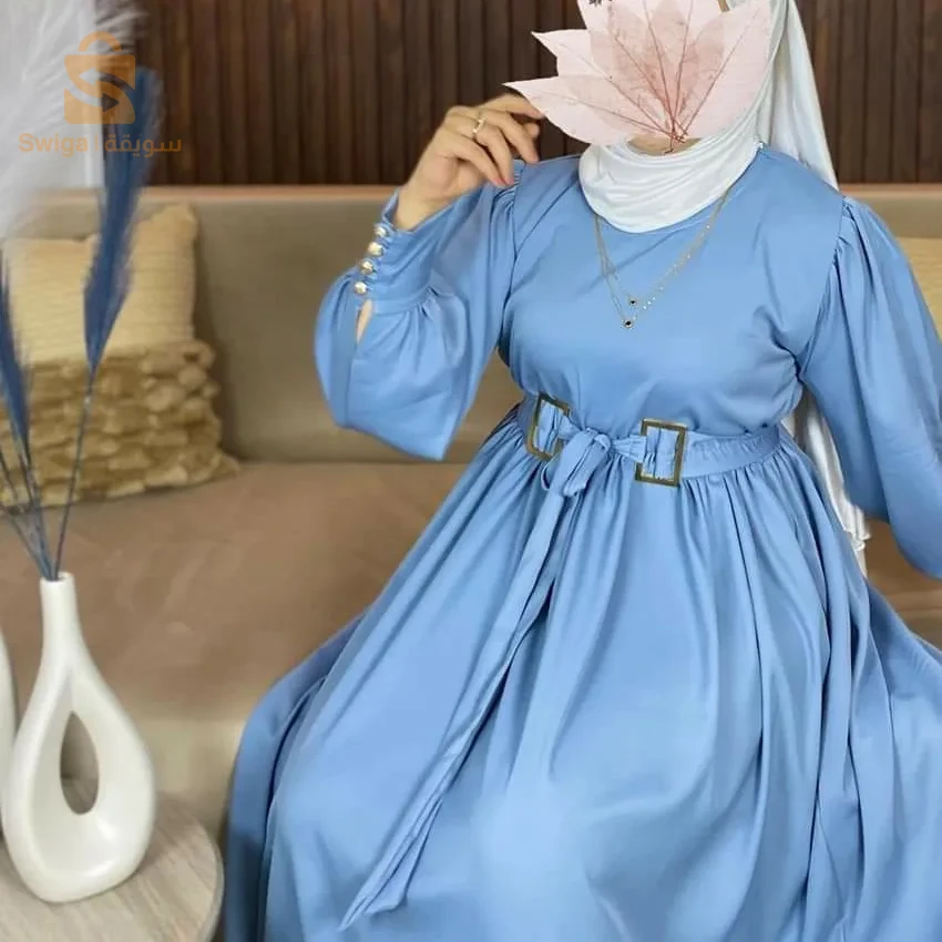 hijab caché dans le tissu prada