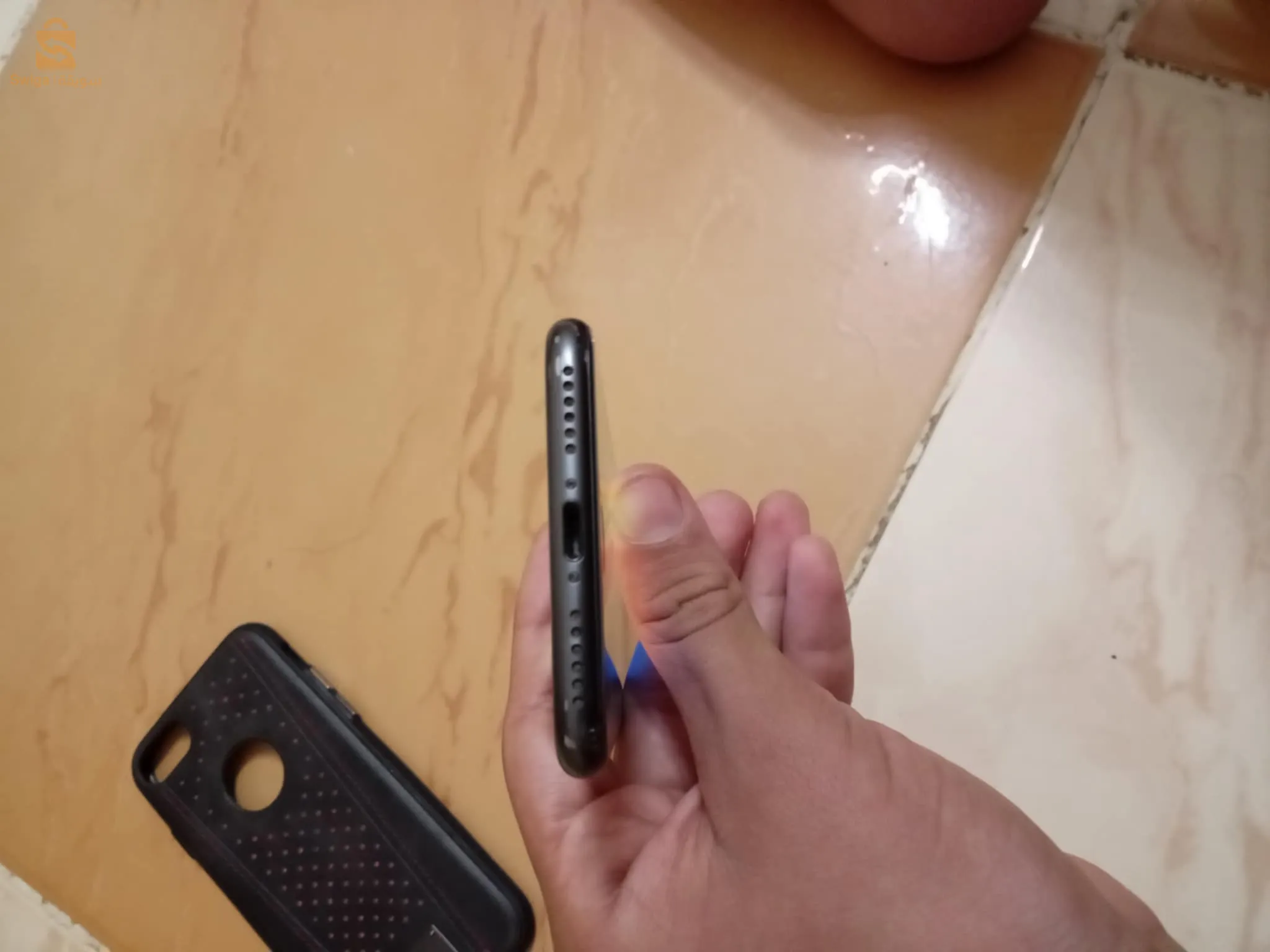 iPhone 8 état 8/10 ala gal darba li fi laryar machi mftoh ga3 w machi libiry officiel (mdm) batry 89 stocag 64