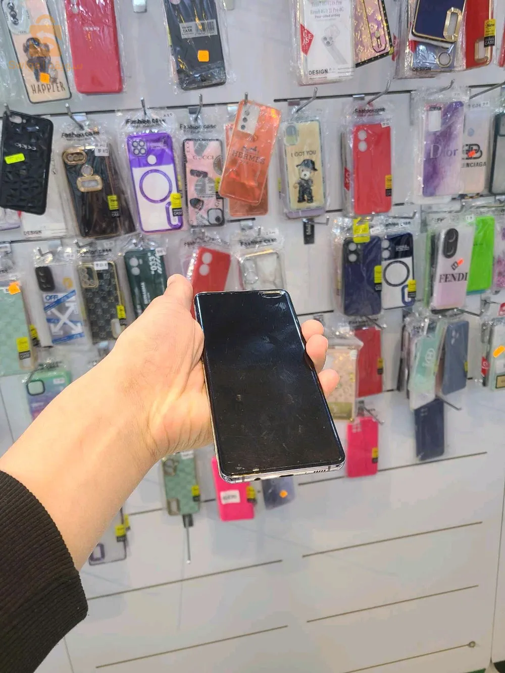 فيه باب اريار مكسر