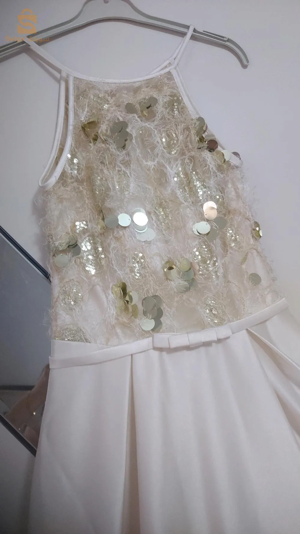 للبيع روب أعراس باللون البنفسجي و ابيض (blanc cassé )