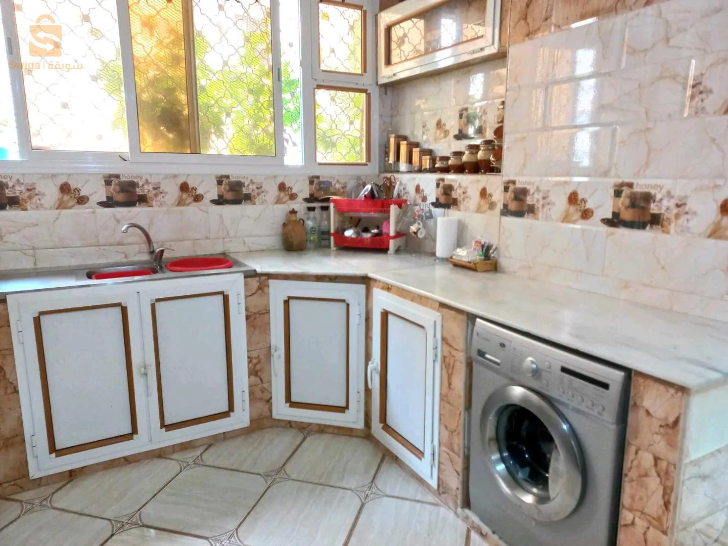 شقة للبيع طابق أرضي0556971012