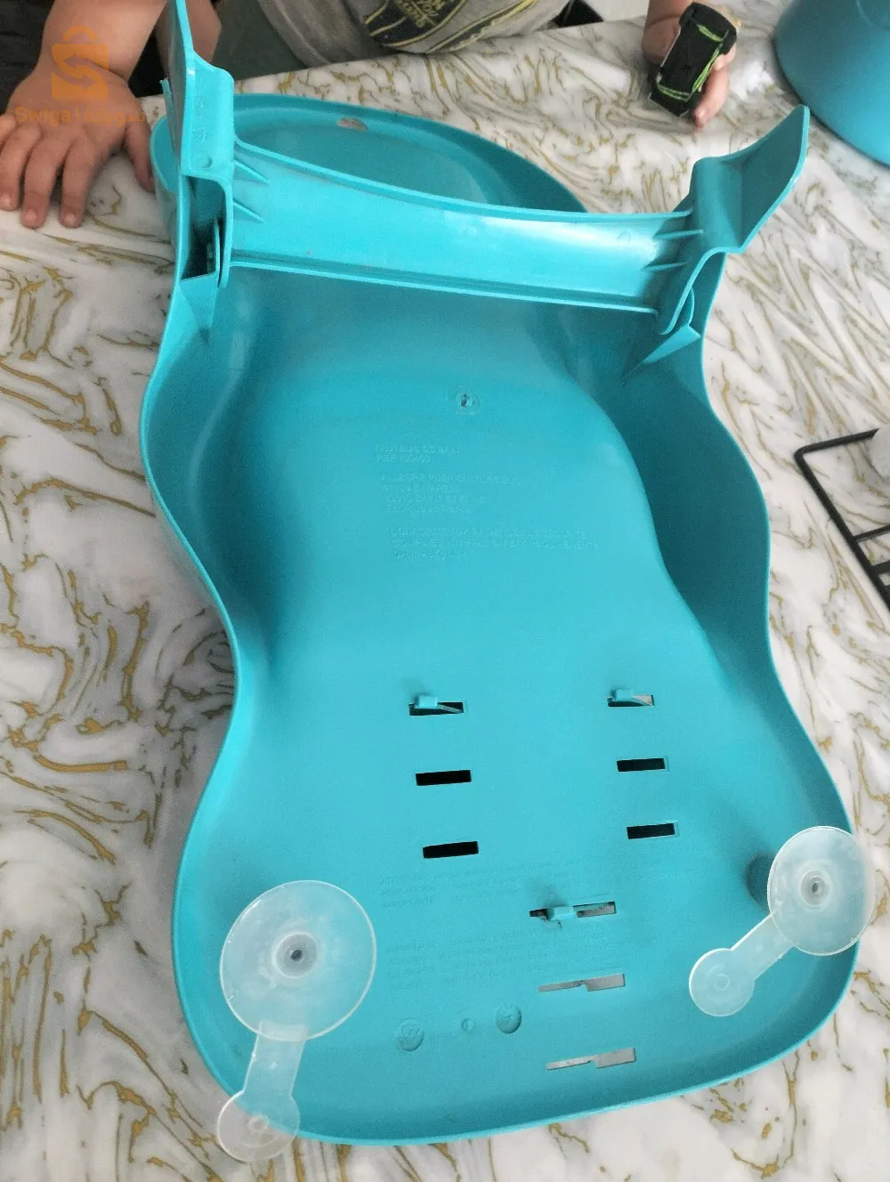 حمالة مساعدة في تحميم الرضيع