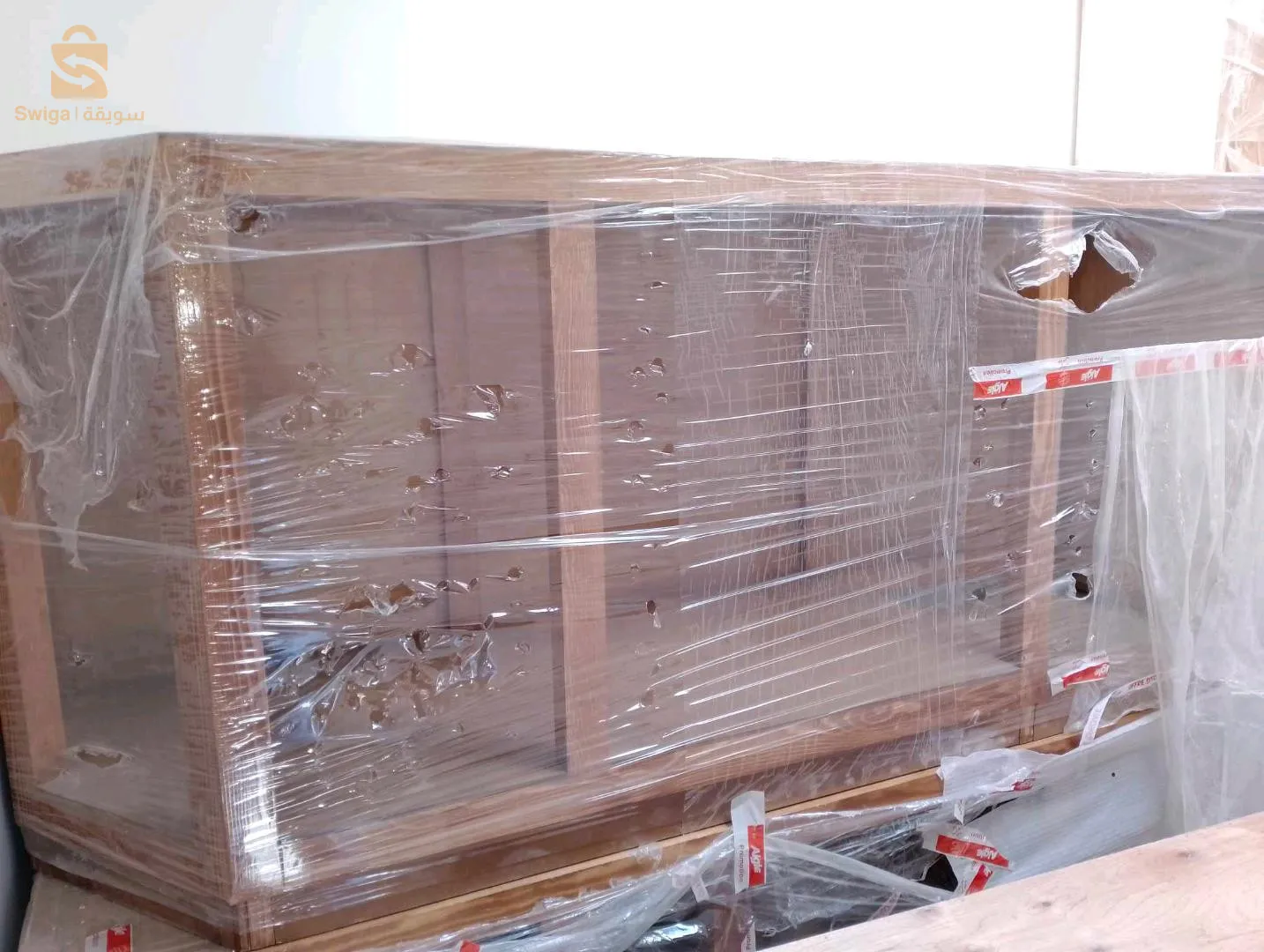 elements de cuisine ,superieur et inferieur, sans porte, en bois rouge, neuf jamais installé, gorme de pose en L, et element sur réfrigérateur.