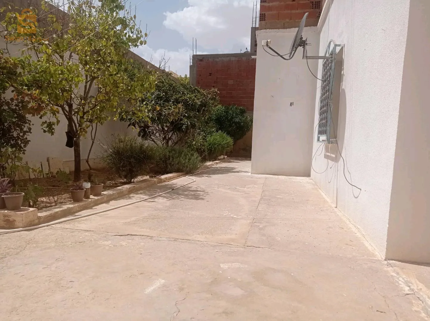 فيلا بتبسة حي راقي سكنسكا قريب من كل المرافق