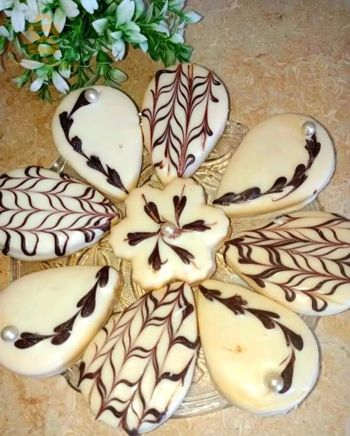 حلويات تقليدية و حلويات جافة صابلي سامبل او بالشكولاته 
طابع مادين مسكوتشو كروكي ...... حسب الطلب