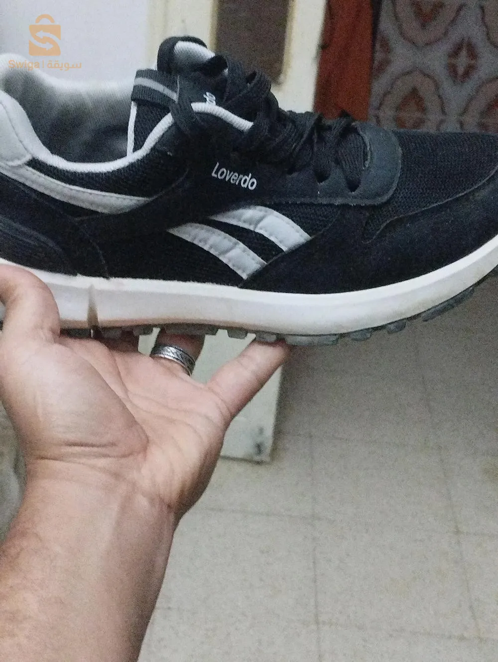 حذاء مستعمل حذاء مستعمل