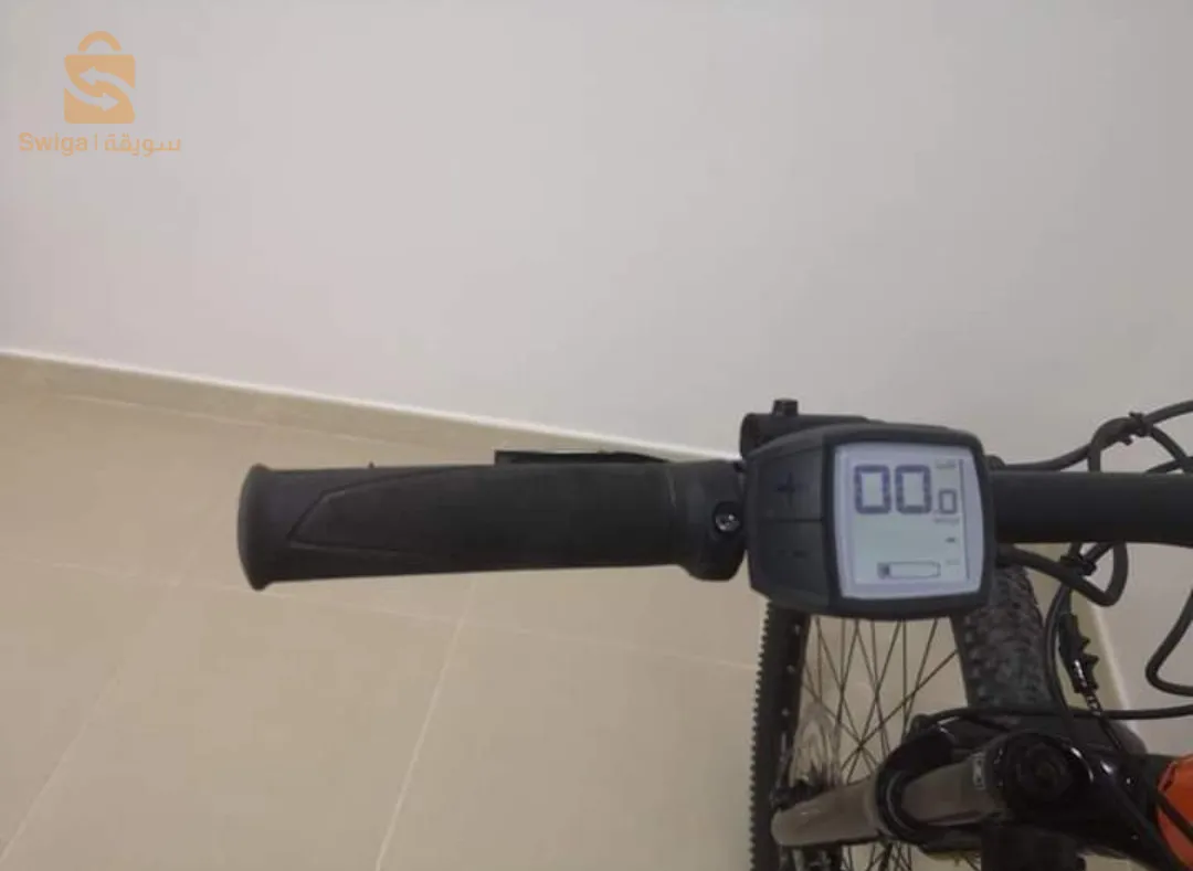 السلام عليكم كاين vélo électrique حاجة شابة نقية مشاء الله بيها بشارجار تاعها 2 AH