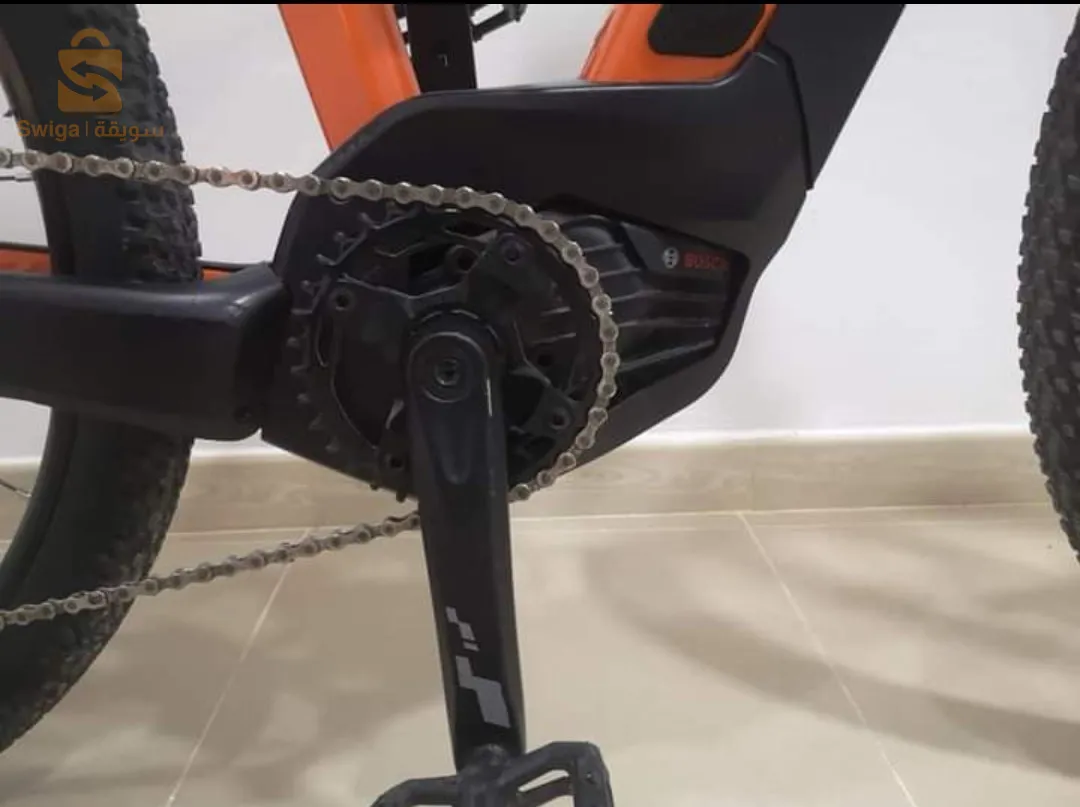 السلام عليكم كاين vélo électrique حاجة شابة نقية مشاء الله بيها بشارجار تاعها 2 AH