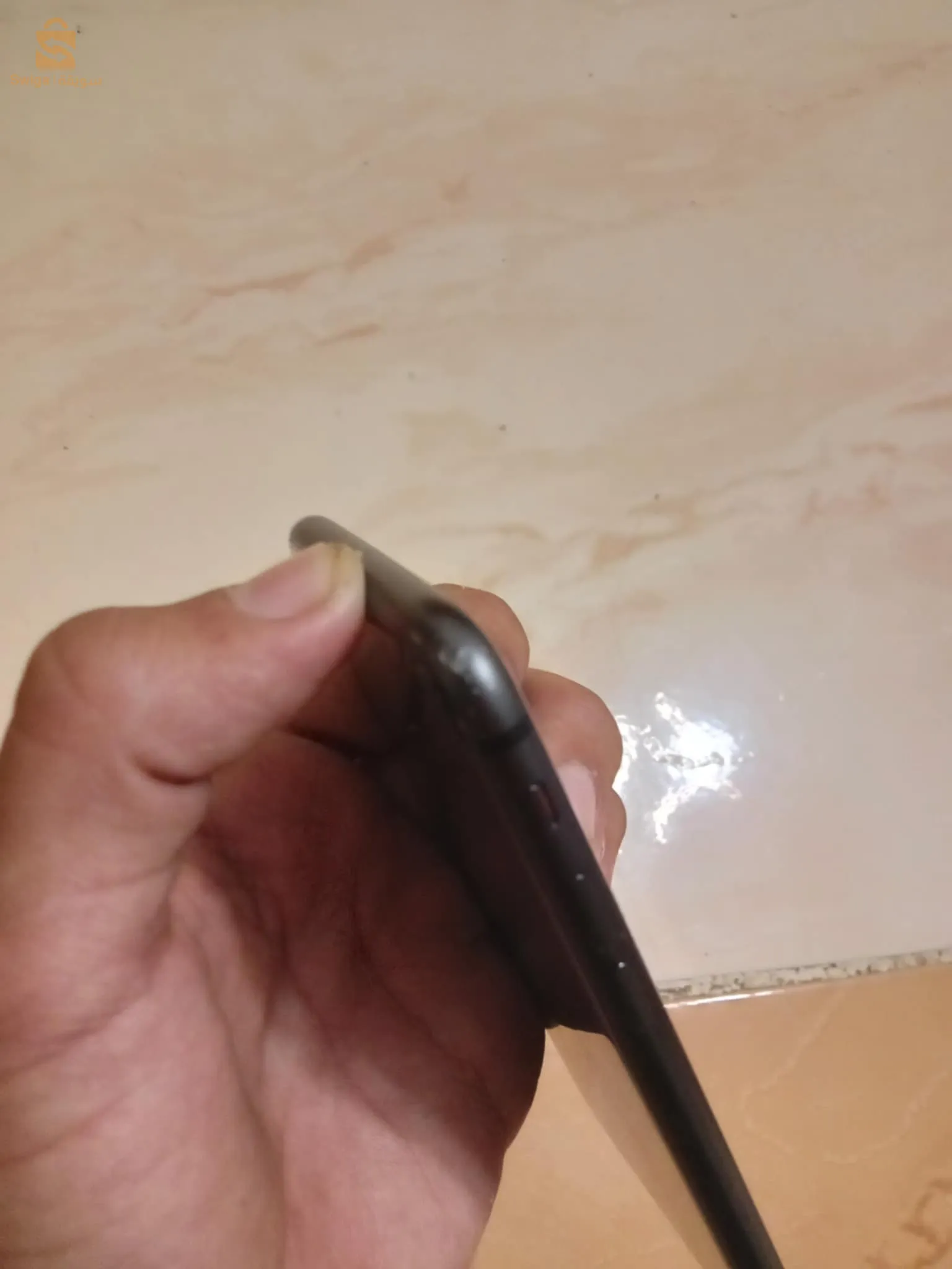 iPhone 8 état 8/10 ala gal darba li fi laryar machi mftoh ga3 w machi libiry officiel (mdm) batry 89 stocag 64