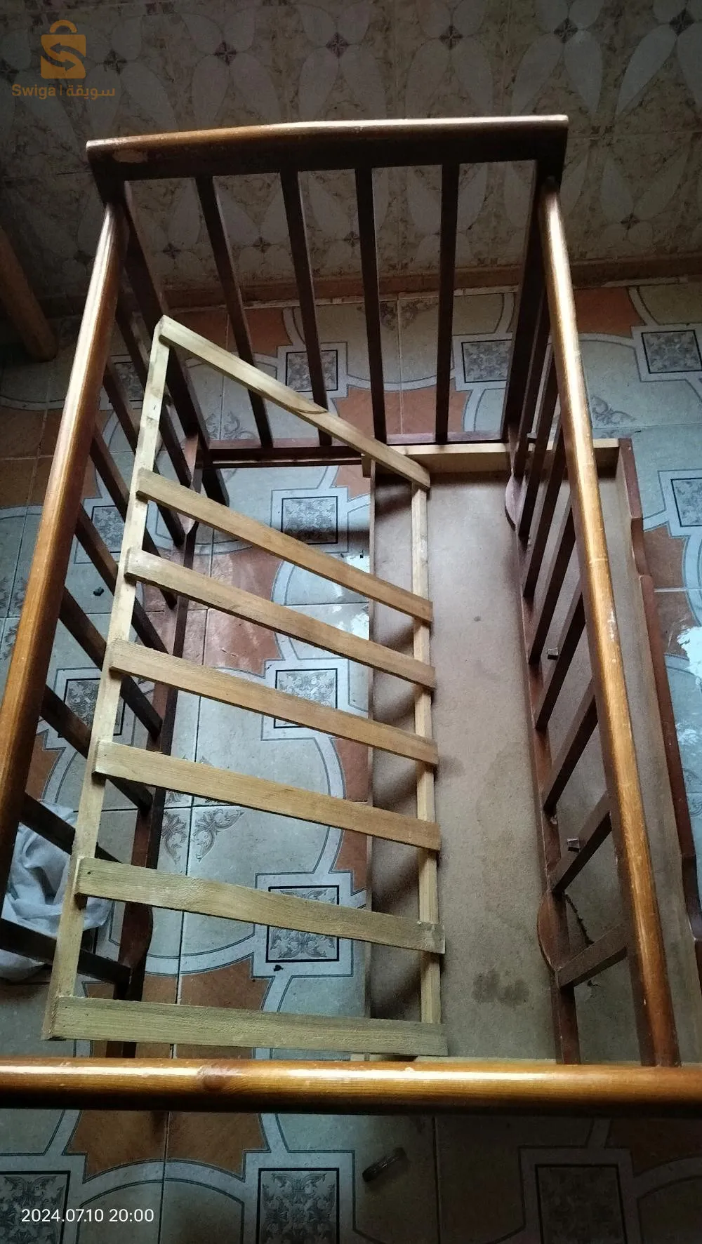 سرير اطفال خشبي