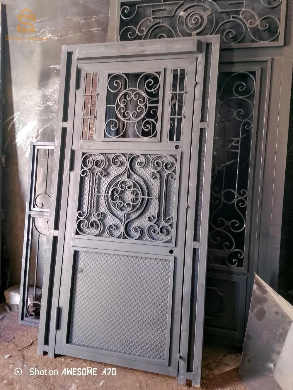 سلام عليكم مرحبا بكم عمل متقون 
لي تعجبه خدمة يعيط