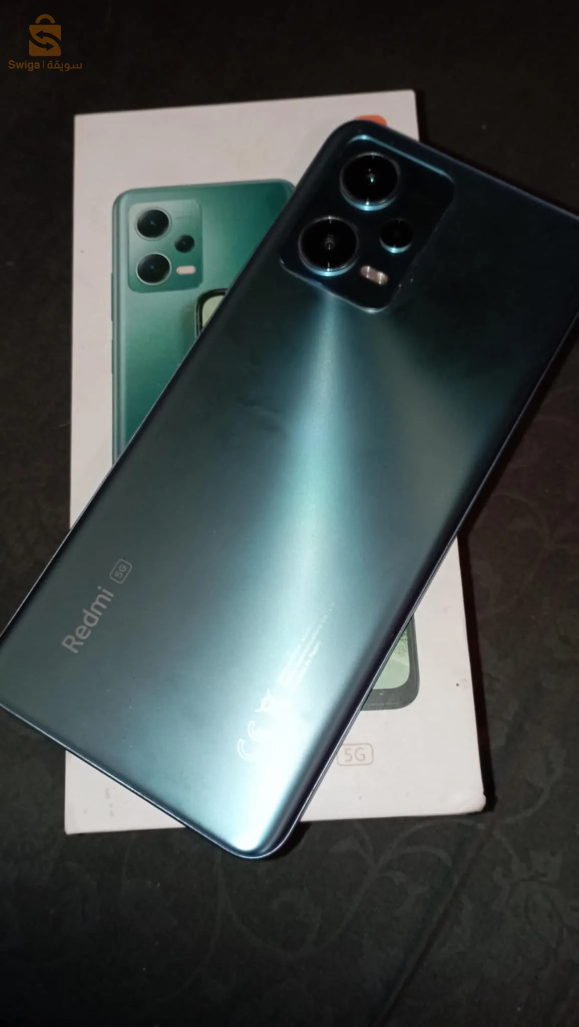 4/128 GB 
écran amoled 
batterie 5000
avec tt accessoires