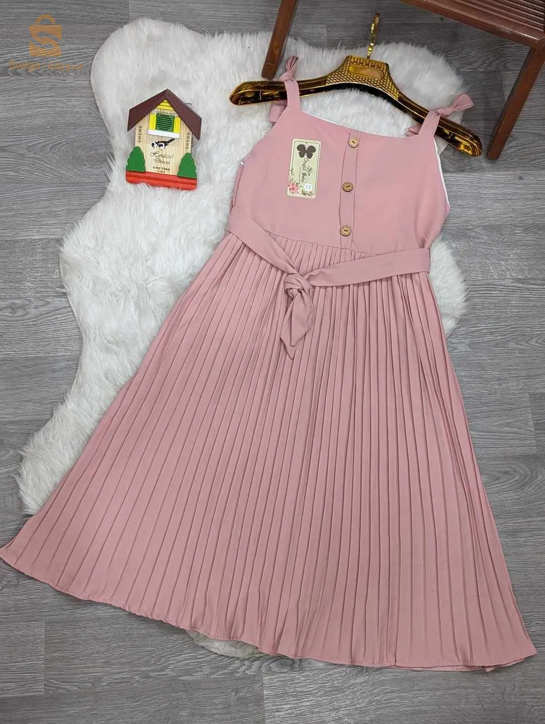 ملابس نسائية واطفال