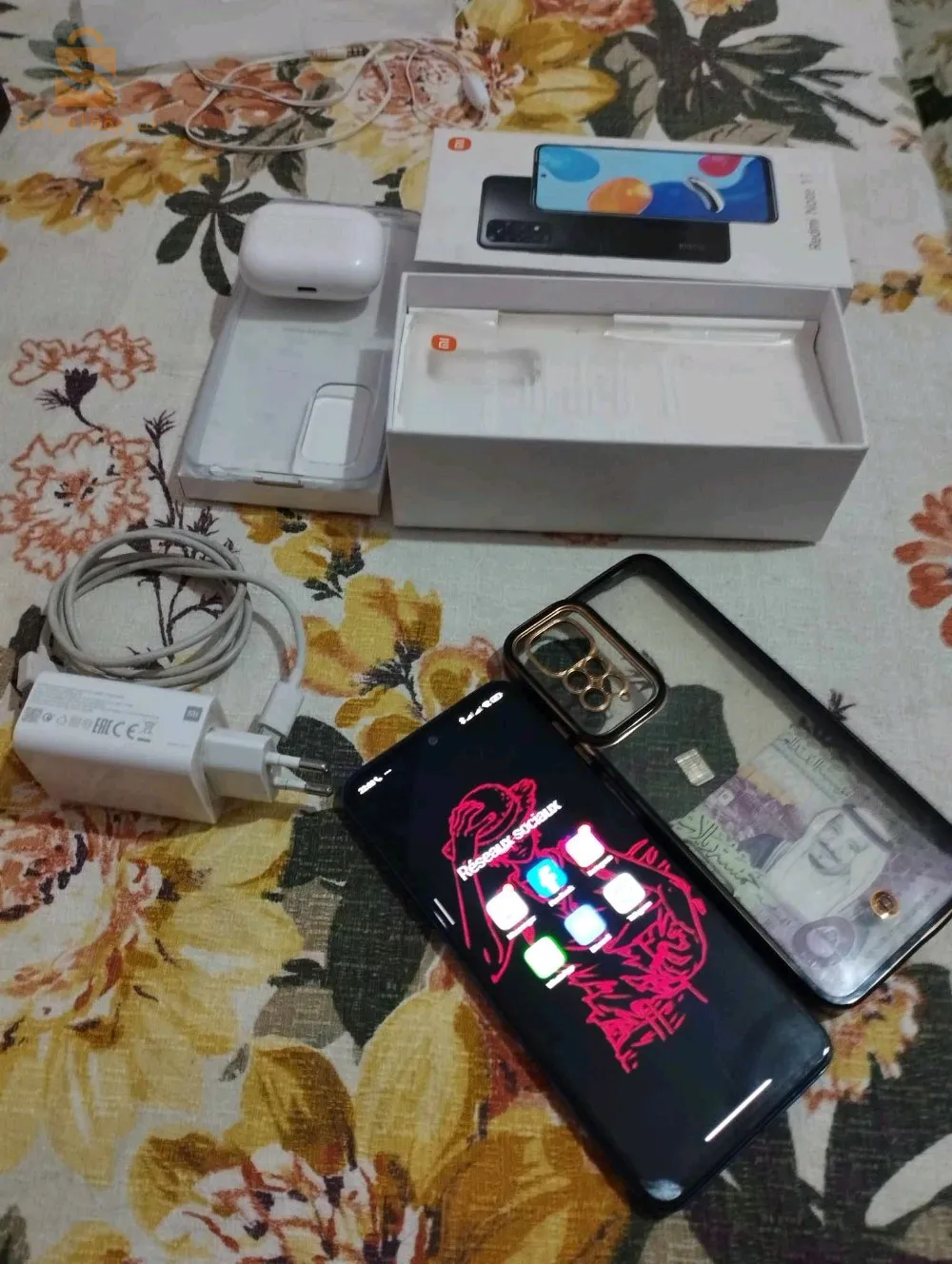 هاتف نضيف و ليس فيه اي عيب كلش مارش