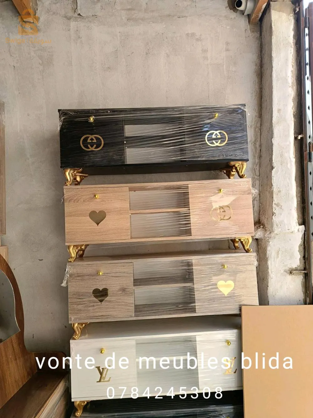 📢📢مرحبا بكم في 🧑‍🔧ورشة الاثاث للبيع بالتجزئة و الجملة🧑‍🔧 
♥️حبيت تعمر دارك وتفرح العائلة تاعك 🥳🥳🥳
نعرض عليكم 💪💪مختلف انواع الاثاث المصنوعة.  bois rouge🌲🌲 و  mélamine.🪵🪵
📢. مع ضمان الجودة والاتقان في العمل 
📢والدفع عند الاستلام 
📢التوصيل 1000da (البليدة . تيبازة . الجزائر . المدية . بومرداس)
📢التوصيل الى باقي الولايات على حسب المكان بسعر مغري
📢التركيب مجاني