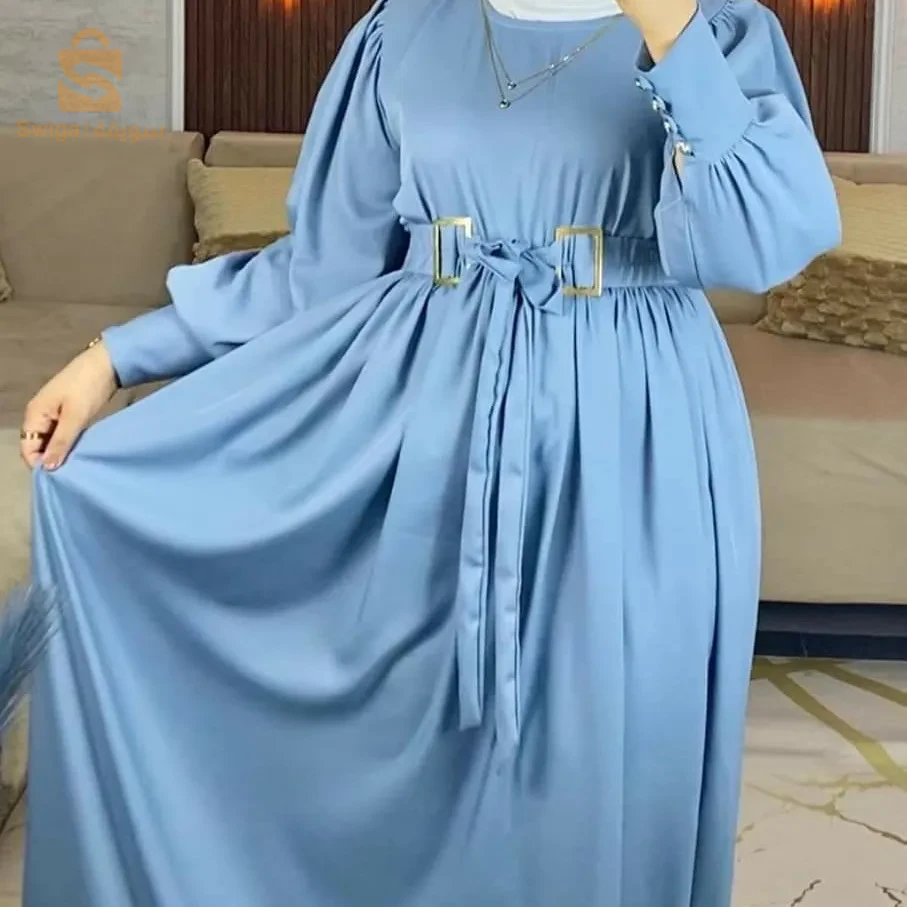 hijab caché dans le tissu prada
