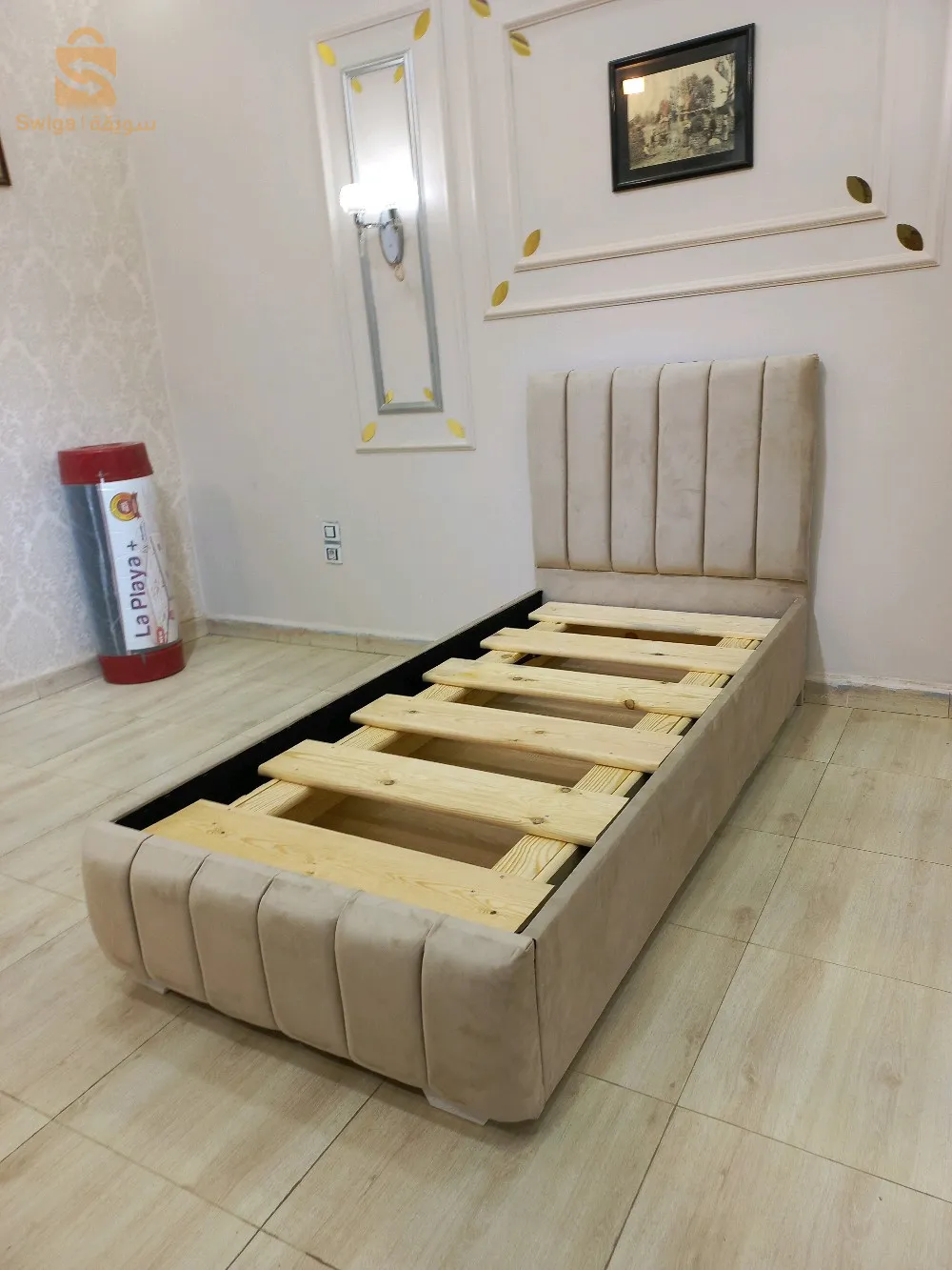 lit capitonné une place avec sommier simple et coffret bois rouge disponible gris biege noir