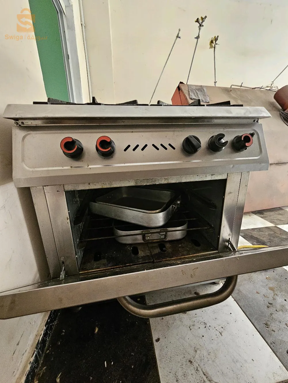 قش جديد نبيع بالحاجة ونبيع مع بعضاهم المهتم يتواصل بيا 
0664698564