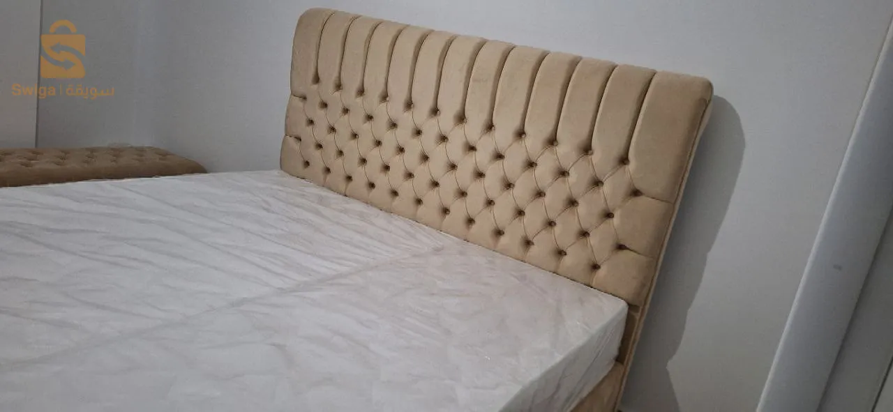 اسرة عصرية من الخشب الاحمر و القماش المضاد للبقع