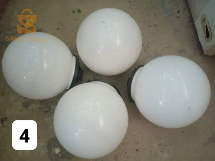 لوازم كهرباء للإنارة في حالة جيدة