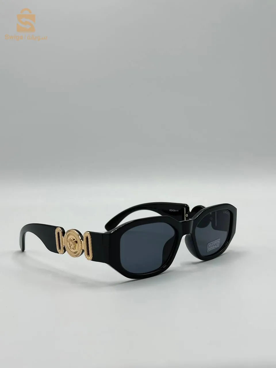 Lunette de soleil VERSACE + pochette gratuit