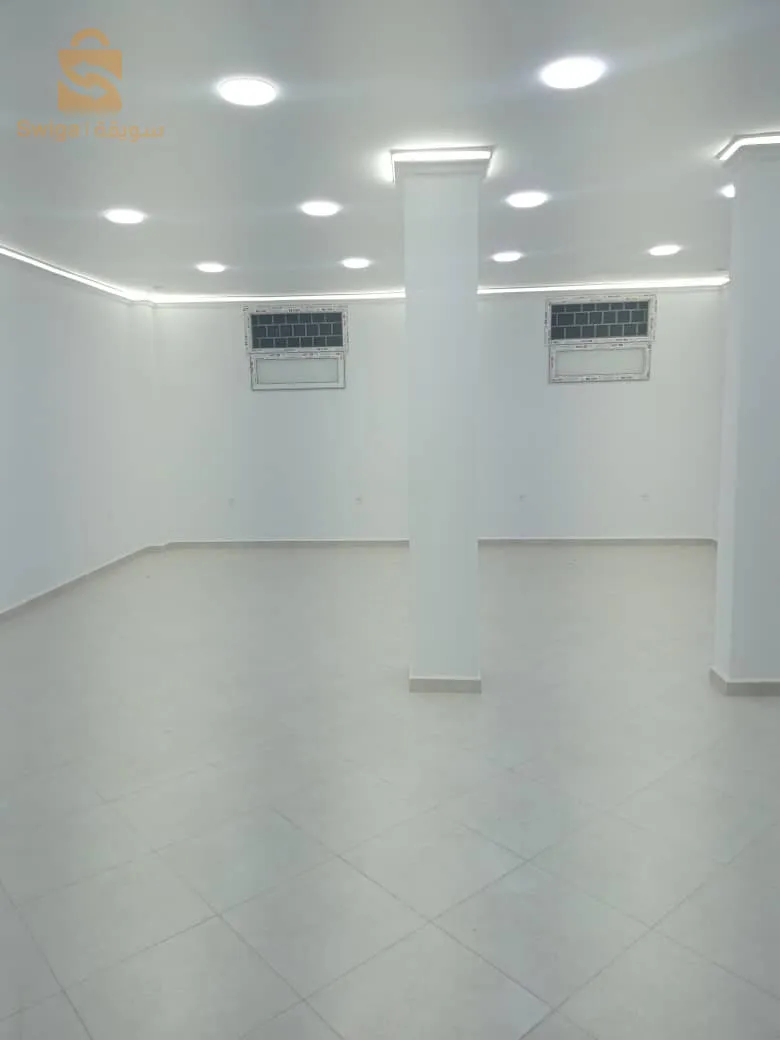 السلام عليكم محل في برمادية مقابل وكالة اتصالات الجزائر و أيضا وكالة اونساج فيه الماء و الضوء