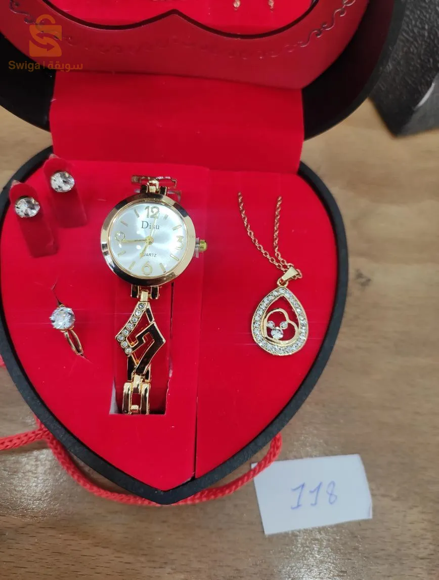 باك ساعة سنسلة + خاتم +مناڨش مع علبة بمرآة