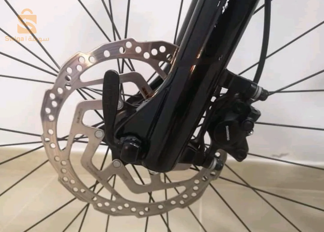 السلام عليكم كاين vélo électrique حاجة شابة نقية مشاء الله بيها بشارجار تاعها 2 AH