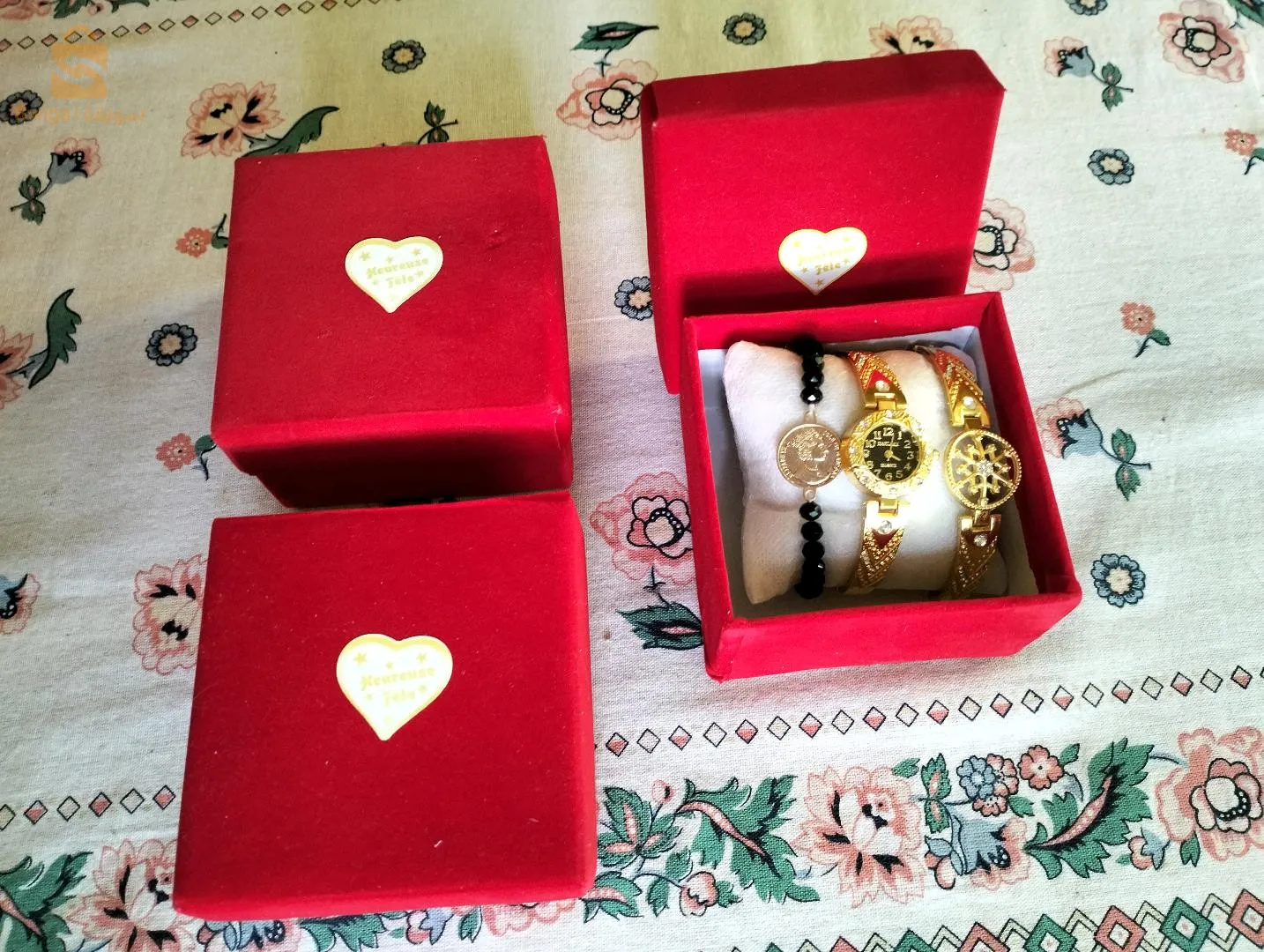 ساعات نسائية