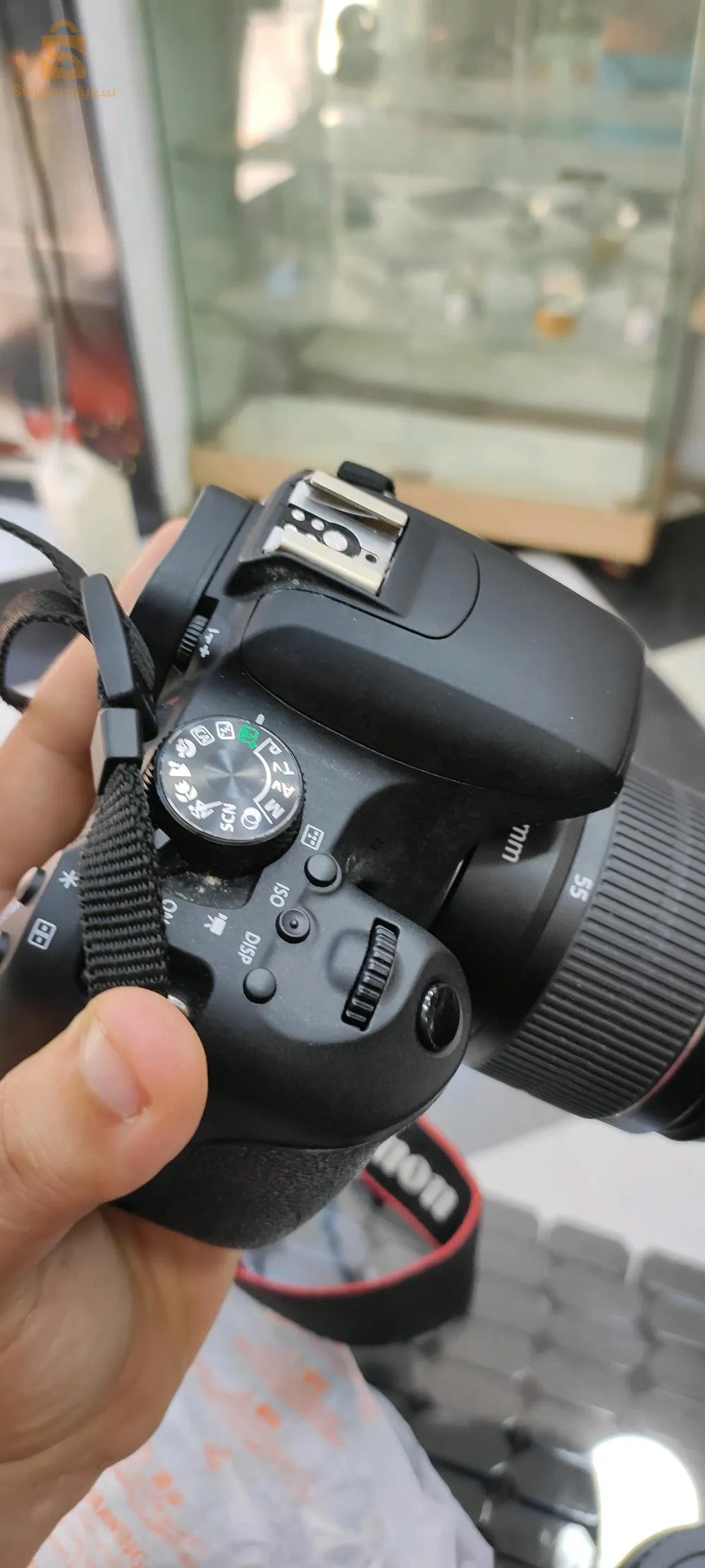 ٱلة تصوير كانون 800D لم تستخدم إلا قليلا حالة جديدة عدد الكبسات 1.6k